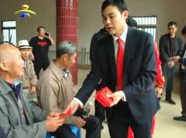 春节慰问暖人心 下那陵村显温情 ——广东卓粤集团董事长吕智伟回乡开展新春敬老活动